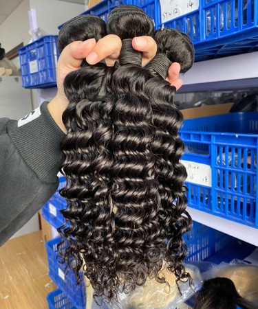 Loose Curly Human Hair Three Bundles With 360 Lace Closure 1 pieces /Set 360 Lace Closure With Three Loose Curly Human Hair Bundles